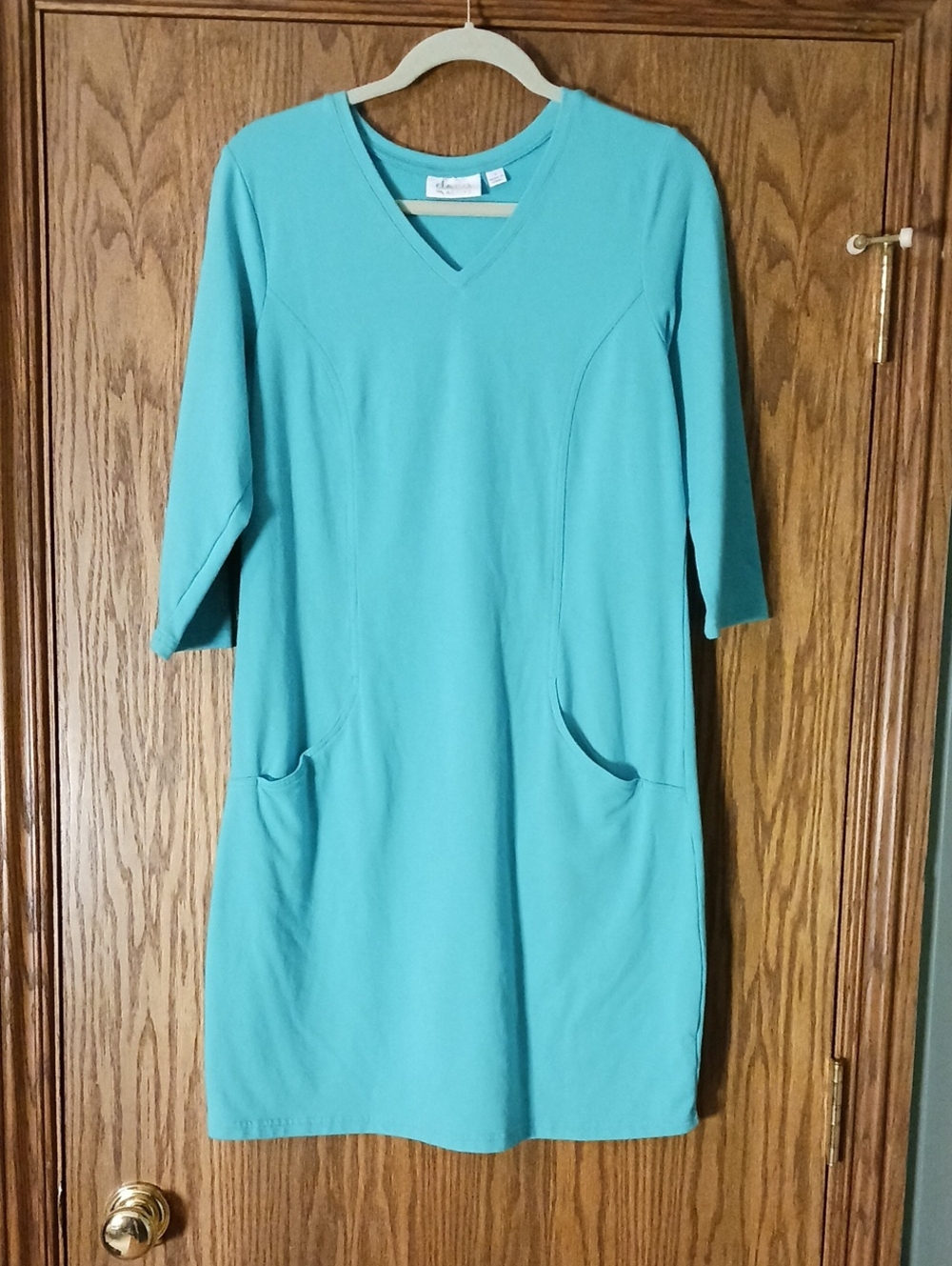 Women's D & Co. Active V Neck Pull Over Casual 3/4 Sleeve Dress